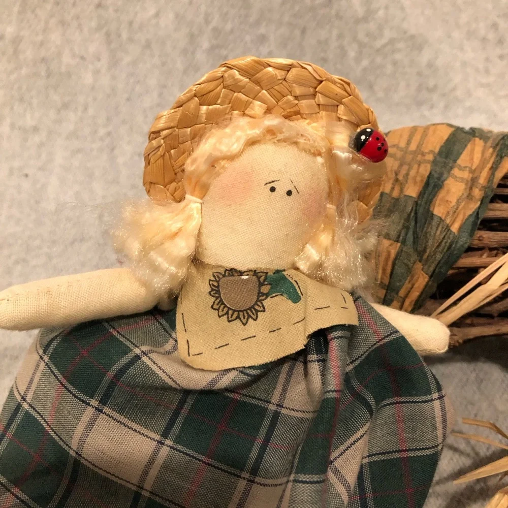 NWOT - Charming Rustic-look Plaid Doll Wreath with Raffia Trim